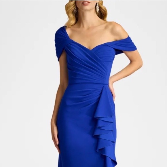 Tadashi Shoji Off-Shoulder Pleated Ruffle Gown NEW WITH TAGS SIZE SMALL - Picture 1 of 6